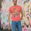 مدل مرد با تیشرت با طرح خانم هلو (نسخه Peachy Power)